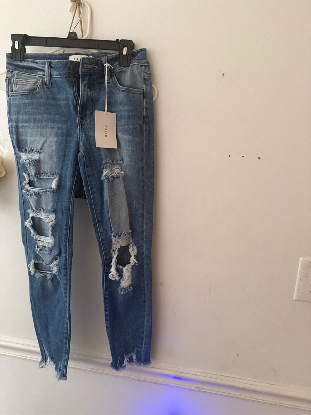 NWT Cello Medium Blue Ripped Women's Skinny Jeans size 1
